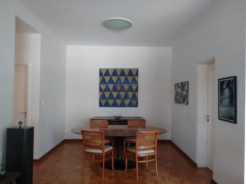 ALUGA-SE APARTAMENTO CLÁSSICO - 130M2 - 3 QUARTOS - 1 VAGA - 4 ANDAR Rua Romilda Margarita Gabriel São Paulo - 