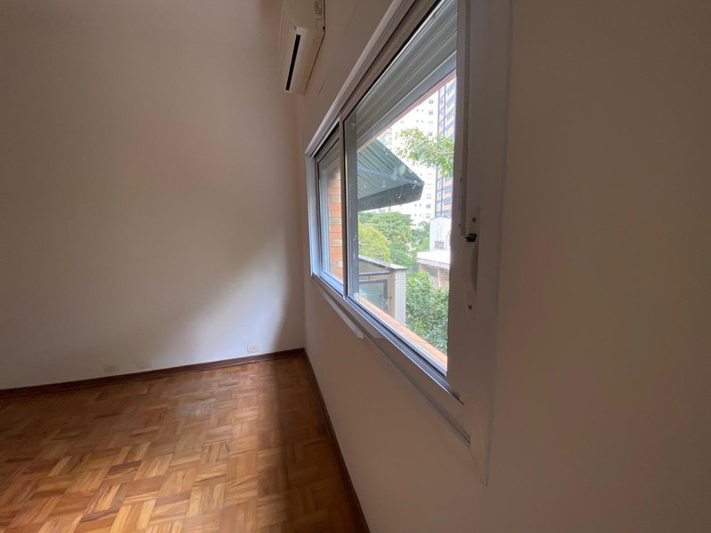 ALUGA-SE APARTAMENTO CL&Aacute;SSICO - 130M2 - 3 QUARTOS - 1 VAGA - 4 ANDAR Rua Romilda Margarita Gabriel São Paulo - 