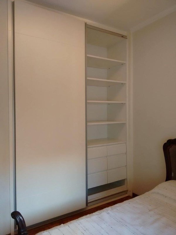 ALUGA-SE APARTAMENTO CLÁSSICO - 130M2 - 3 QUARTOS - 1 VAGA - 4 ANDAR Rua Romilda Margarita Gabriel São Paulo - 