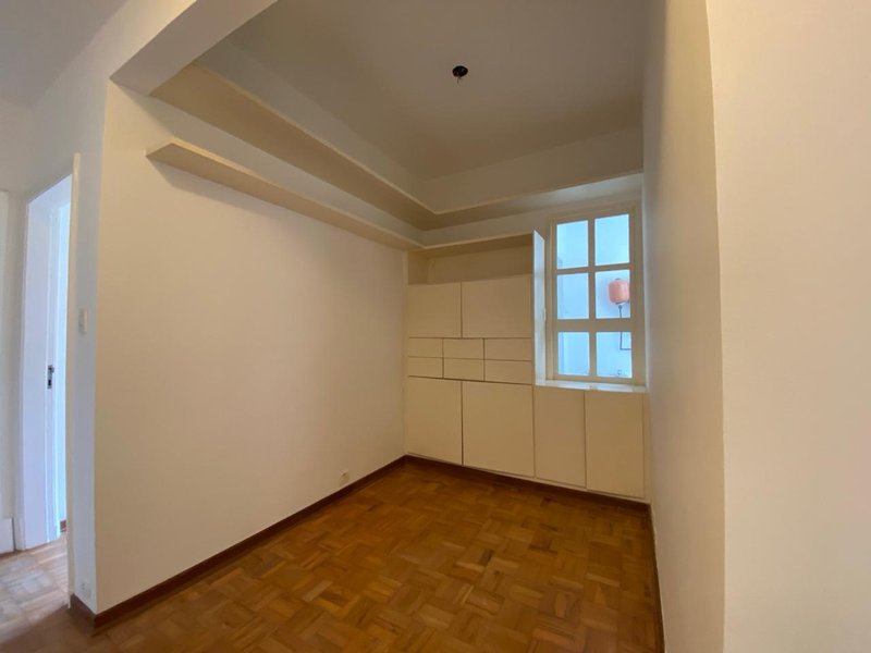 ALUGA-SE APARTAMENTO CL&Aacute;SSICO - 130M2 - 3 QUARTOS - 1 VAGA - 4 ANDAR Rua Romilda Margarita Gabriel São Paulo - 