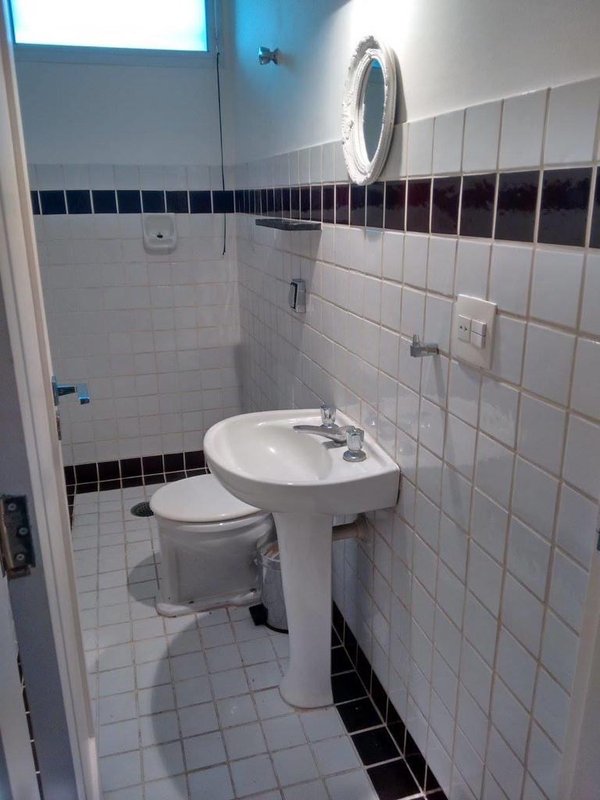 ALUGA-SE APARTAMENTO CLÁSSICO - 130M2 - 3 QUARTOS - 1 VAGA - 4 ANDAR Rua Romilda Margarita Gabriel São Paulo - 