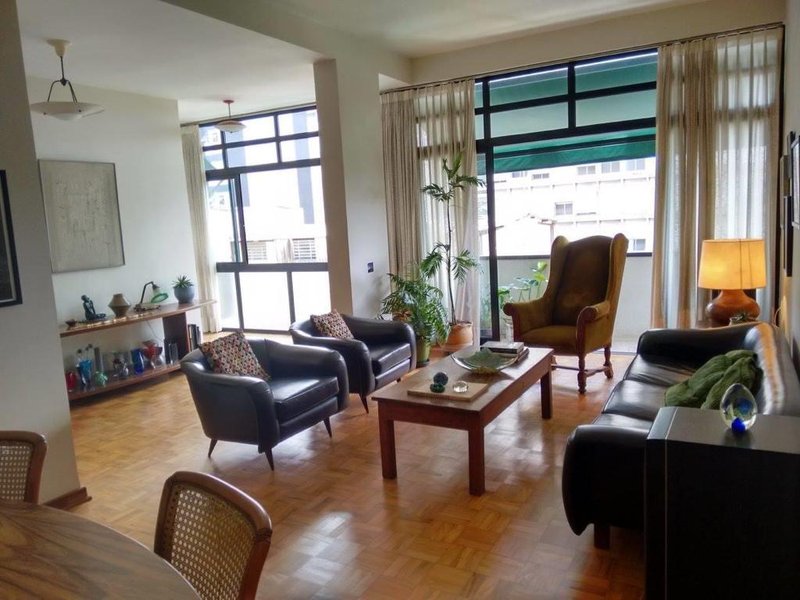 ALUGA-SE APARTAMENTO CLÁSSICO - 130M2 - 3 QUARTOS - 1 VAGA - 4 ANDAR Rua Romilda Margarita Gabriel São Paulo - 