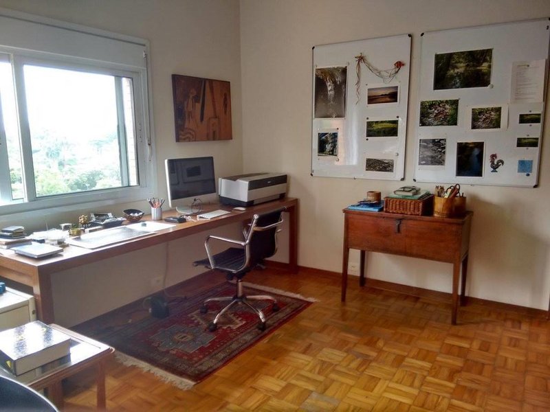 ALUGA-SE APARTAMENTO CLÁSSICO - 130M2 - 3 QUARTOS - 1 VAGA - 4 ANDAR Rua Romilda Margarita Gabriel São Paulo - 