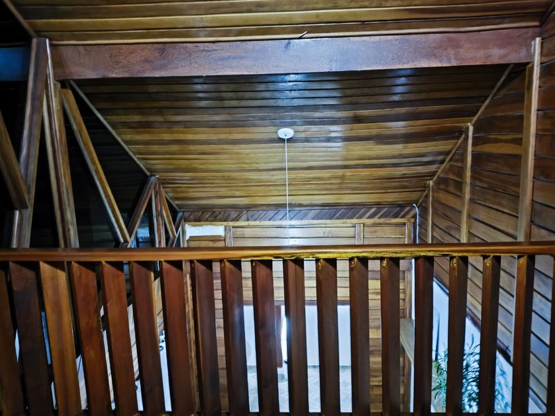 Casa Térrea Avarandada para Alugar no Condomínio Rubi - Mogi das Cruzes - 