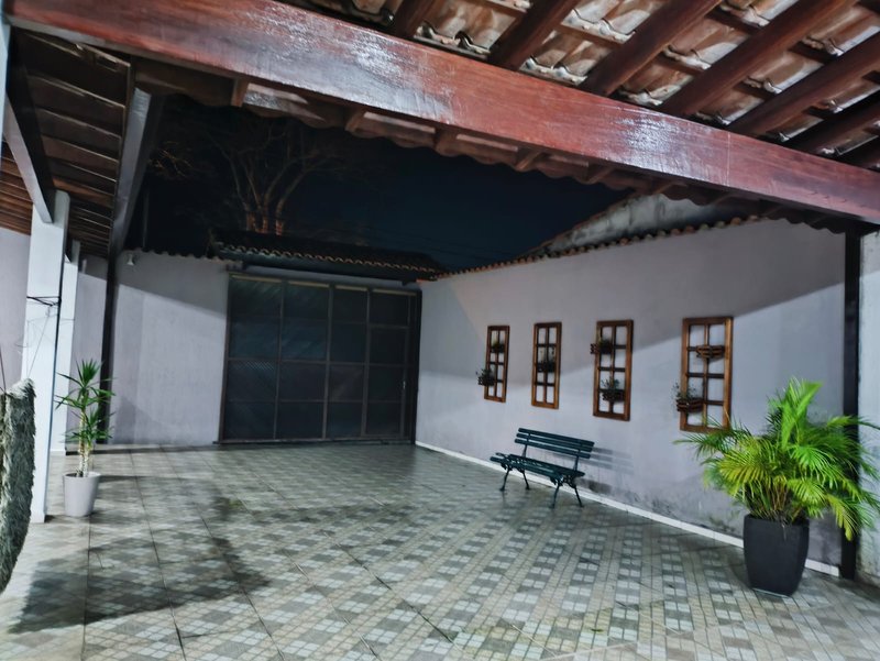 Casa Térrea Avarandada para Alugar no Condomínio Rubi - Mogi das Cruzes - 