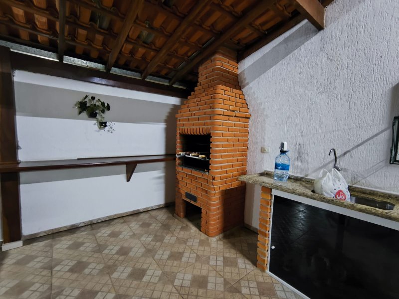 Casa Térrea Avarandada para Alugar no Condomínio Rubi - Mogi das Cruzes - 