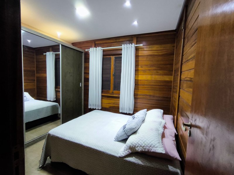 Casa Térrea Avarandada para Alugar no Condomínio Rubi - Mogi das Cruzes - 