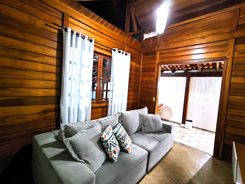 Casa Térrea Avarandada para Alugar no Condomínio Rubi - Mogi das Cruzes - 