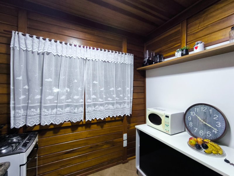 Casa Térrea Avarandada para Alugar no Condomínio Rubi - Mogi das Cruzes - 