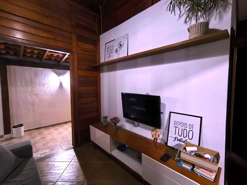 Casa Térrea Avarandada para Alugar no Condomínio Rubi - Mogi das Cruzes - 