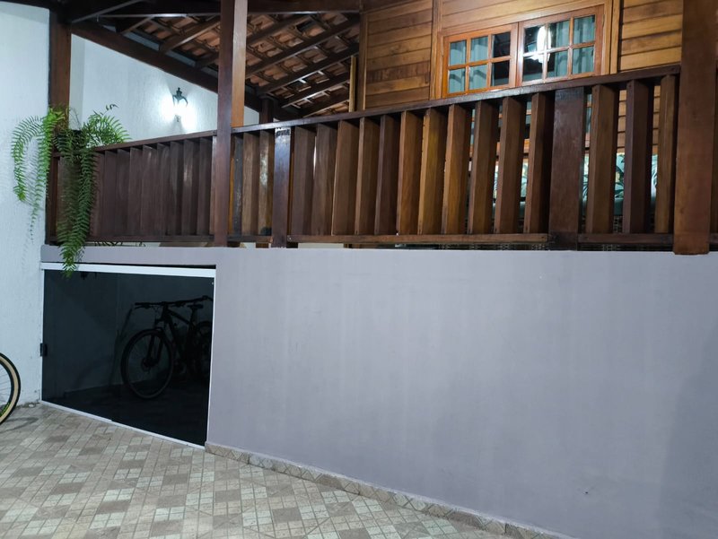 Casa Térrea Avarandada para Alugar no Condomínio Rubi - Mogi das Cruzes - 