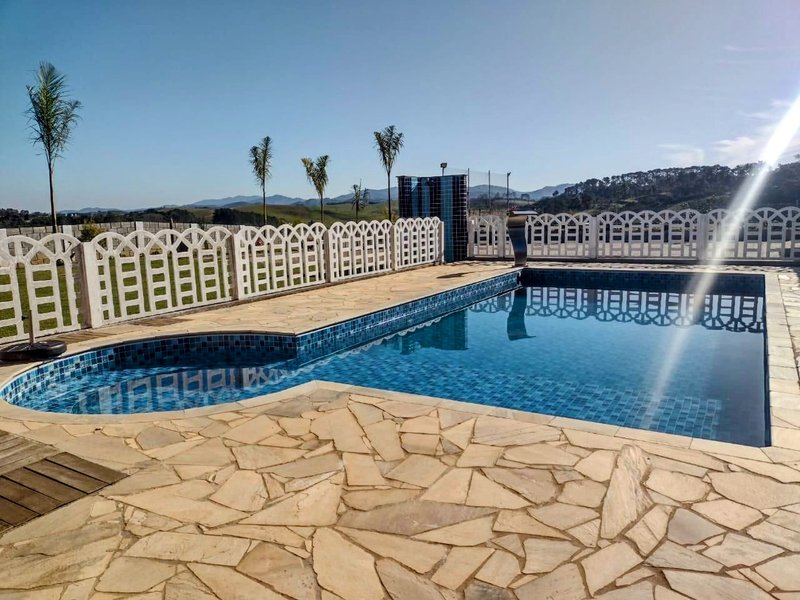 Chácara com piscina à venda próximo ao bairro do Funil - Santa Isabel - 