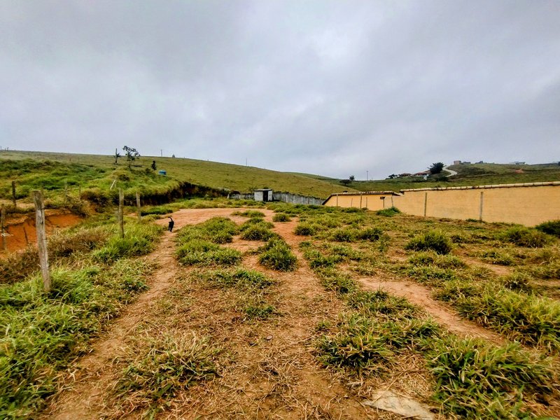 Chácara com piscina à venda próximo ao bairro do Funil - Santa Isabel - 