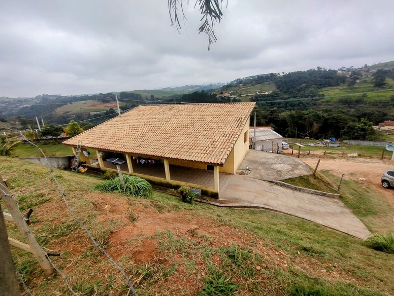 Chácara com piscina à venda próximo ao bairro do Funil - Santa Isabel - 