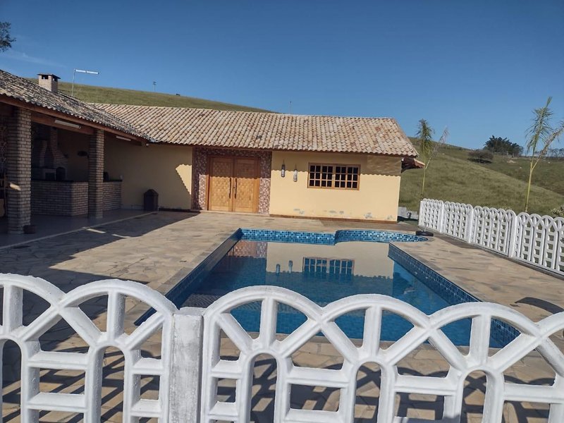 Chácara com piscina à venda próximo ao bairro do Funil - Santa Isabel - 