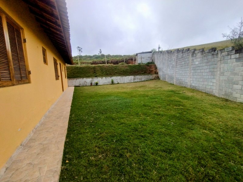 Chácara com piscina à venda próximo ao bairro do Funil - Santa Isabel - 