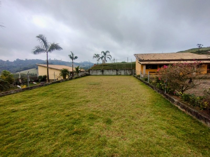 Chácara com piscina à venda próximo ao bairro do Funil - Santa Isabel - 