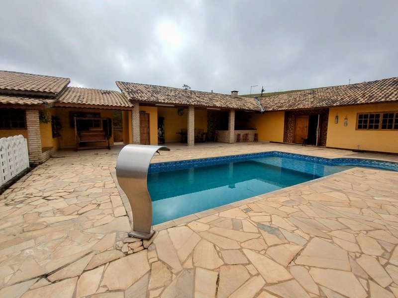 Chácara com piscina à venda próximo ao bairro do Funil - Santa Isabel - 