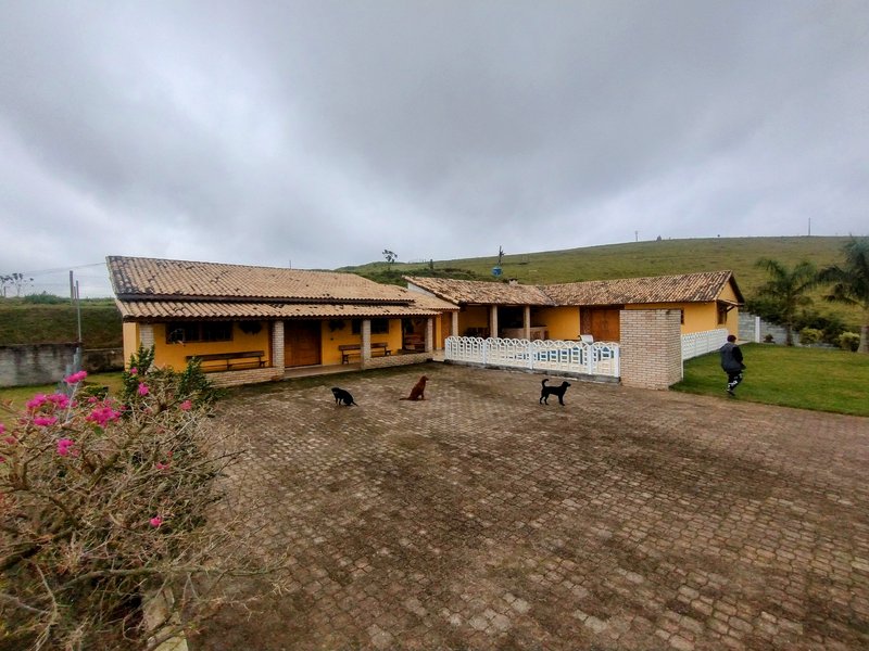 Chácara com piscina à venda próximo ao bairro do Funil - Santa Isabel - 