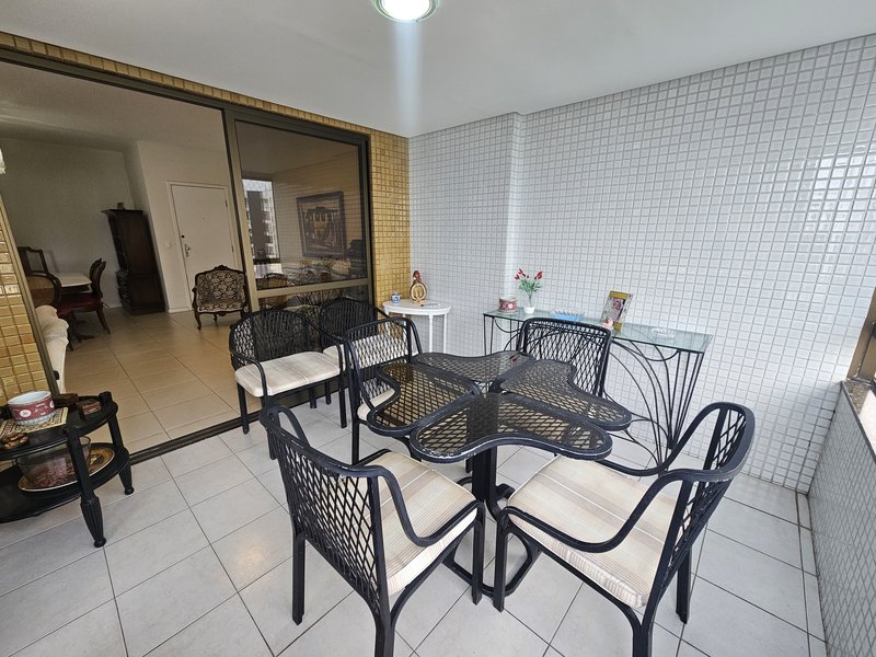 APARTAMENTO 3 QUARTOS SUÍTE VARANDA ANDAR ALTO 2 GARAGENS PISCINA QUADRA ACADEMIA NA GRAÇA Rua Santa Rita de Cássia Salvador - 