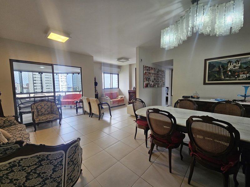 APARTAMENTO 3 QUARTOS SUÍTE VARANDA ANDAR ALTO 2 GARAGENS PISCINA QUADRA ACADEMIA NA GRAÇA Rua Santa Rita de Cássia Salvador - 