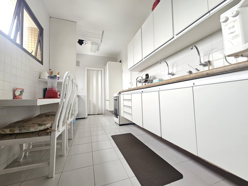 APARTAMENTO 3 QUARTOS SUÍTE VARANDA ANDAR ALTO 2 GARAGENS PISCINA QUADRA ACADEMIA NA GRAÇA Rua Santa Rita de Cássia Salvador - 