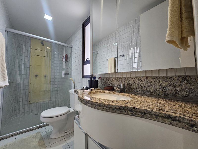 APARTAMENTO 3 QUARTOS SUÍTE VARANDA ANDAR ALTO 2 GARAGENS PISCINA QUADRA ACADEMIA NA GRAÇA Rua Santa Rita de Cássia Salvador - 
