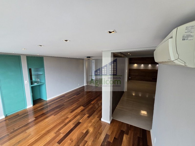 APARTAMENTO PARA LOCAÇÃO EM CHÁCARA SANTO ANTÔNIO COM 3 DORMITÓRIOS E 3 VAGAS DE GARAGEM Rua da Paz São Paulo - 