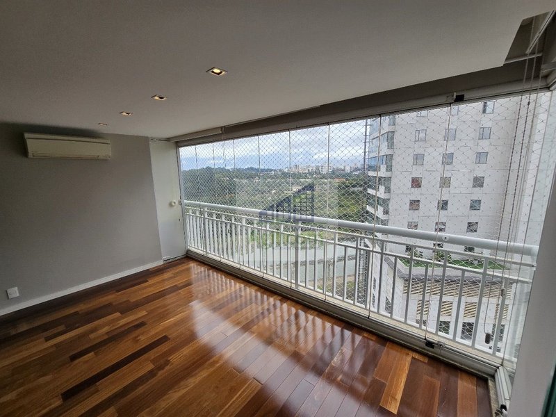 APARTAMENTO PARA LOCAÇÃO EM CHÁCARA SANTO ANTÔNIO COM 3 DORMITÓRIOS E 3 VAGAS DE GARAGEM Rua da Paz São Paulo - 