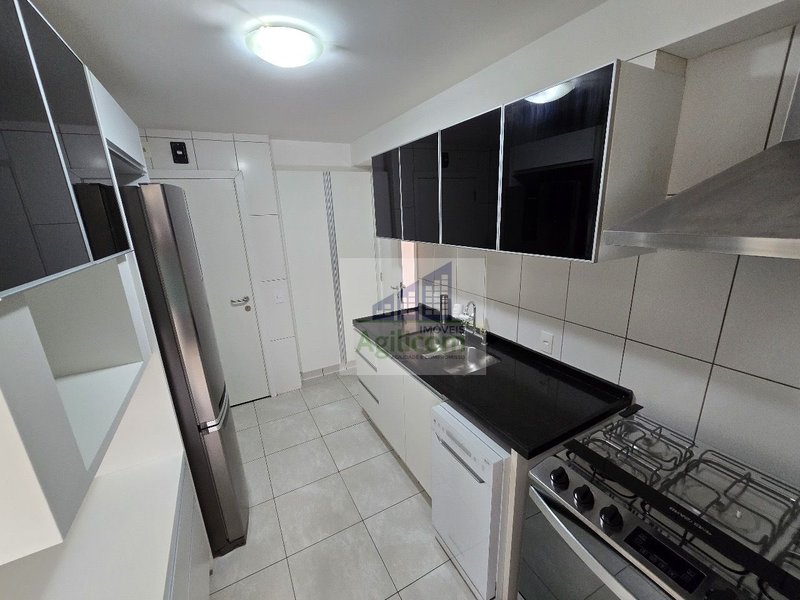 APARTAMENTO PARA LOCAÇÃO EM CHÁCARA SANTO ANTÔNIO COM 3 DORMITÓRIOS E 3 VAGAS DE GARAGEM Rua da Paz São Paulo - 