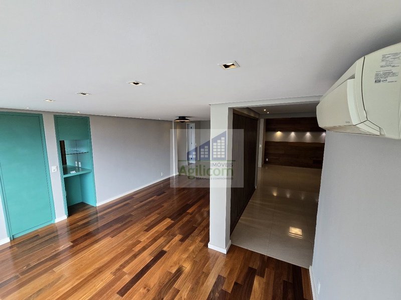 APARTAMENTO PARA LOCAÇÃO EM CHÁCARA SANTO ANTÔNIO COM 3 DORMITÓRIOS E 3 VAGAS DE GARAGEM Rua da Paz São Paulo - 