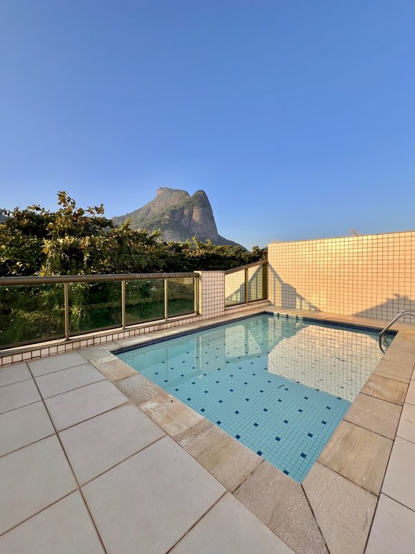 Cobertura duplex com 4 suítes no Jardim Oceânico  Rio de Janeiro - 
