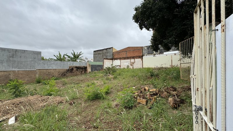 📍Lote de Esquina com 600m² | Localização Nobre e Potencial Incrível! Rua Nelson Figueiredo Júnior Campo Grande - 