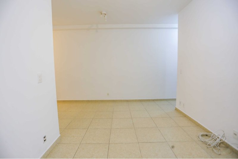 Apartamento À VENDA, 75m - R$ 255.000 - 3 dorm. 1 suíte e garden - Jd. Simus - Sorocaba/SP Alameda das Camélias Sorocaba - 