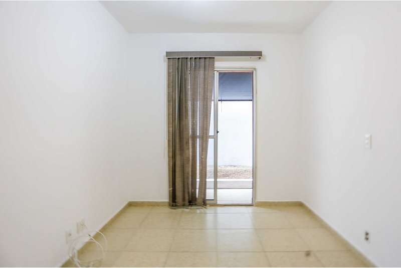 Apartamento À VENDA, 75m - R$ 255.000 - 3 dorm. 1 suíte e garden - Jd. Simus - Sorocaba/SP Alameda das Camélias Sorocaba - 