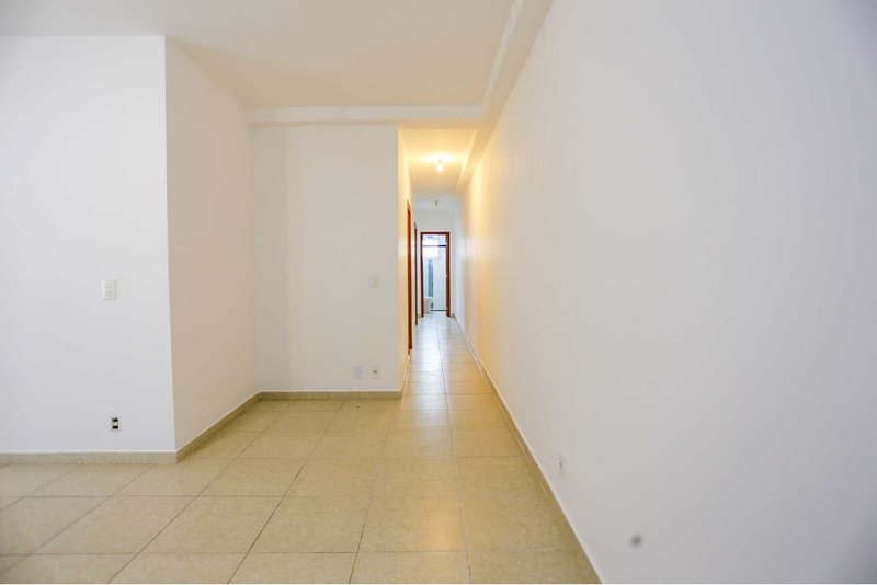 Apartamento À VENDA, 75m - R$ 255.000 - 3 dorm. 1 suíte e garden - Jd. Simus - Sorocaba/SP Alameda das Camélias Sorocaba - 