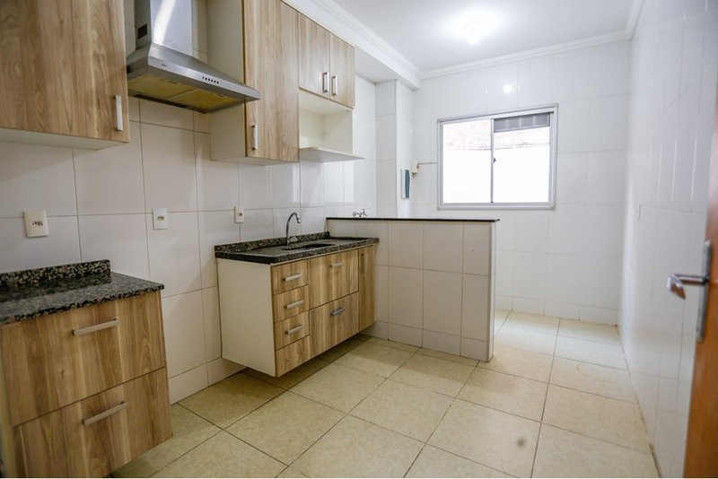 Apartamento À VENDA, 75m - R$ 255.000 - 3 dorm. 1 suíte e garden - Jd. Simus - Sorocaba/SP Alameda das Camélias Sorocaba - 