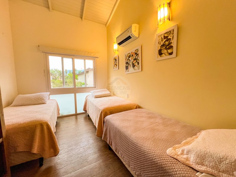 Casa em Condomínio na Praia de Juquehy - LOCAÇÃO ANUAL - São Sebastião - 