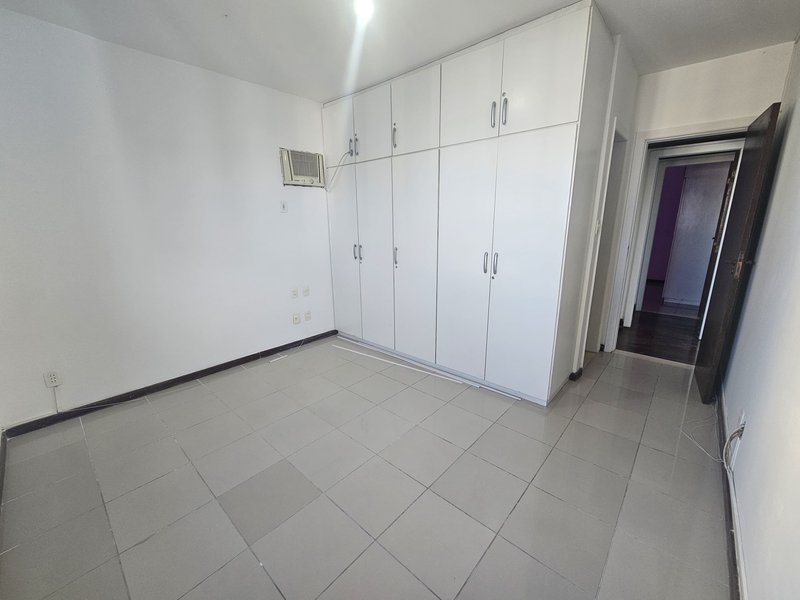 APARTAMENTO VISTA MAR 2 SUÍTES DEPENDÊNCIA COMPLETA 2 GARAGENS À VENDA NA GRAÇA! Rua Humberto de Campos Salvador - 