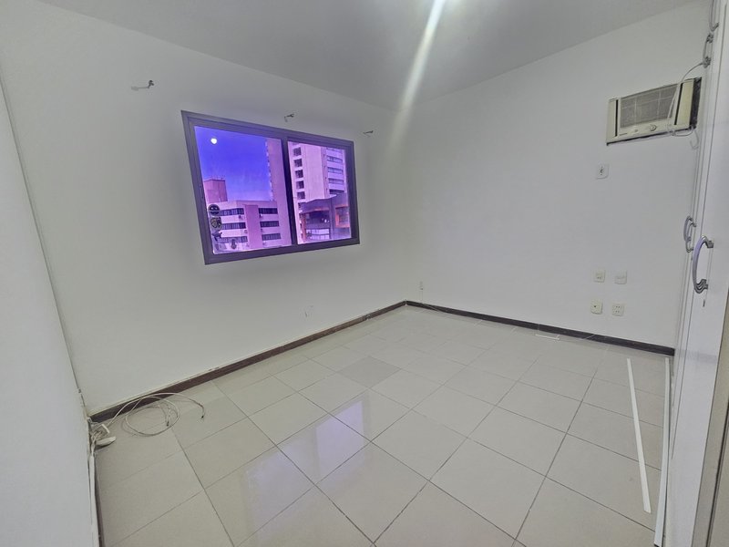 APARTAMENTO VISTA MAR 2 SUÍTES DEPENDÊNCIA COMPLETA 2 GARAGENS À VENDA NA GRAÇA! Rua Humberto de Campos Salvador - 
