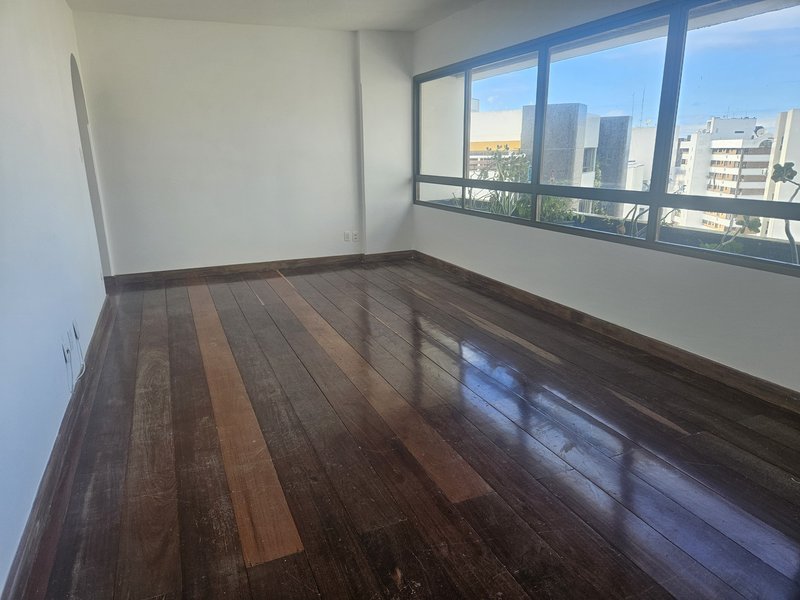 APARTAMENTO VISTA MAR 2 SUÍTES DEPENDÊNCIA COMPLETA 2 GARAGENS À VENDA NA GRAÇA! Rua Humberto de Campos Salvador - 