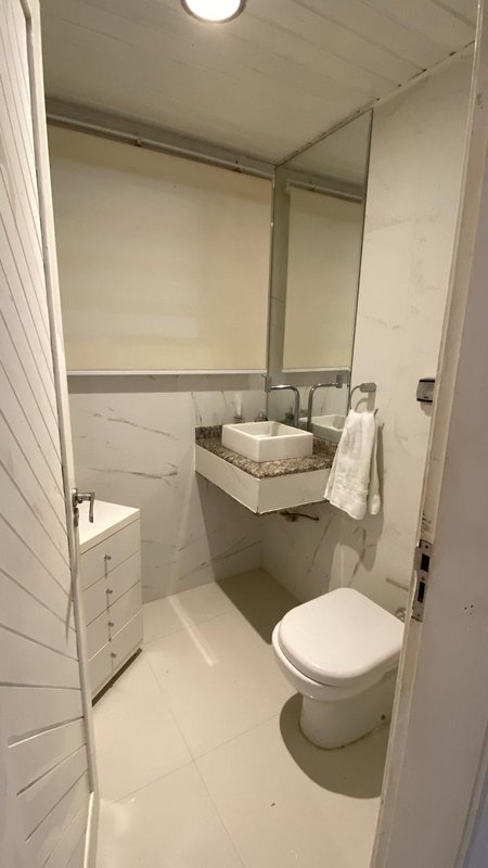 APARTAMENTO NASCENTE 4 QUARTOS SUÍTE VARANDA DEPENDÊNCIA 2 GARAGENS À VENDA NA BARRA! Rua Florianópolis Salvador - 