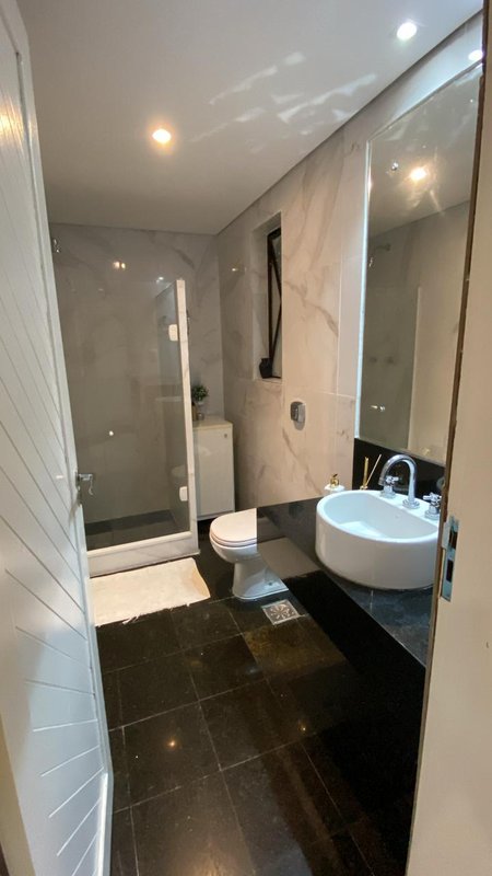APARTAMENTO NASCENTE 4 QUARTOS SUÍTE VARANDA DEPENDÊNCIA 2 GARAGENS À VENDA NA BARRA! Rua Florianópolis Salvador - 