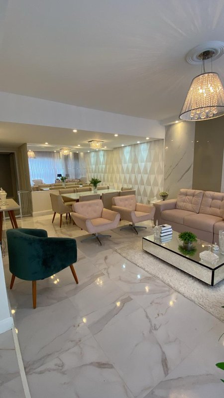 APARTAMENTO NASCENTE 4 QUARTOS SUÍTE VARANDA DEPENDÊNCIA 2 GARAGENS À VENDA NA BARRA! Rua Florianópolis Salvador - 
