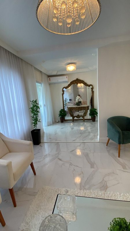 APARTAMENTO NASCENTE 4 QUARTOS SUÍTE VARANDA DEPENDÊNCIA 2 GARAGENS À VENDA NA BARRA! Rua Florianópolis Salvador - 