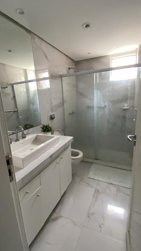 APARTAMENTO NASCENTE 4 QUARTOS SUÍTE VARANDA DEPENDÊNCIA 2 GARAGENS À VENDA NA BARRA! Rua Florianópolis Salvador - 