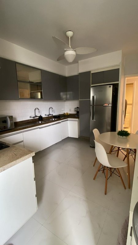 APARTAMENTO NASCENTE 4 QUARTOS SUÍTE VARANDA DEPENDÊNCIA 2 GARAGENS À VENDA NA BARRA! Rua Florianópolis Salvador - 
