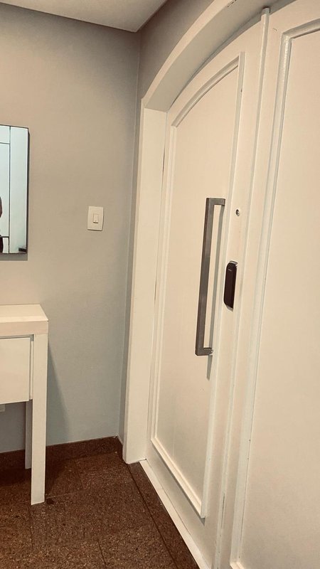 APARTAMENTO NASCENTE 4 QUARTOS SUÍTE VARANDA DEPENDÊNCIA 2 GARAGENS À VENDA NA BARRA! Rua Florianópolis Salvador - 