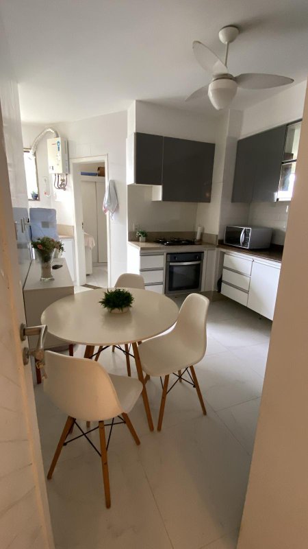 APARTAMENTO NASCENTE 4 QUARTOS SUÍTE VARANDA DEPENDÊNCIA 2 GARAGENS À VENDA NA BARRA! Rua Florianópolis Salvador - 