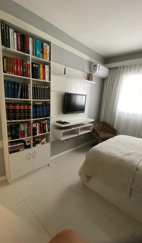 APARTAMENTO NASCENTE 4 QUARTOS SUÍTE VARANDA DEPENDÊNCIA 2 GARAGENS À VENDA NA BARRA! Rua Florianópolis Salvador - 